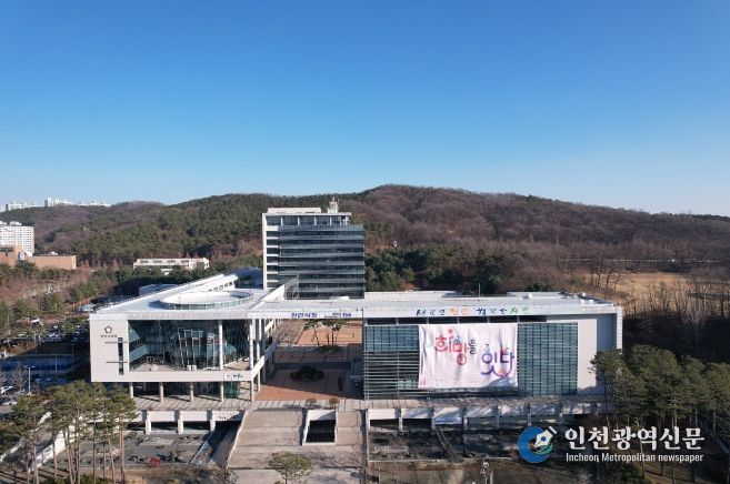 ‘국립치의학연구원 천안설립’공약 이행 촉구 서명부 전달