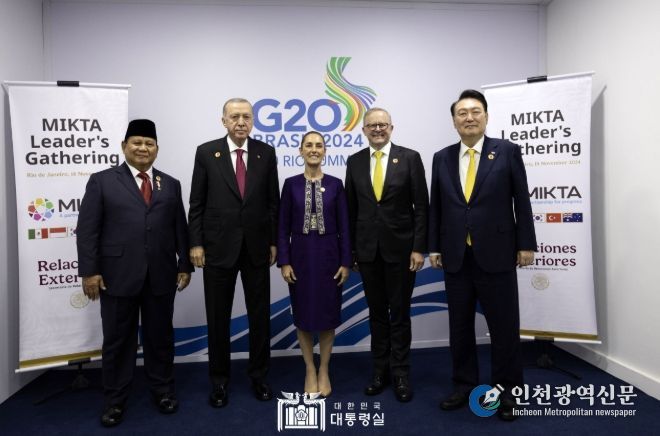 11월 18일 윤석열 대통령은 한국과 멕시코, 인도네시아, 튀르키예, 호주로 구성된 협의체 '믹타'(MITKA) 회원국 정상들과 회동을 가졌다.