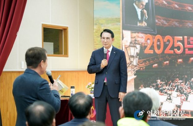 이완섭 서산시장이 14일 고북면 행정복지센터에서 고북면민과 소통하는 모습