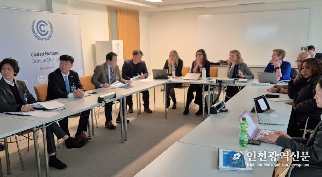 최정기 부시장을 단장으로 한 여수시 방문단은 지난 28일(현지시간) 독일 본에 위치한 UNFCCC(유엔기후변화협약) 사무국을 방문, 관계자들과 제33차 유엔기후변화협약 당사국총회(COP33) 유치 협력 방안 등을 심도 있게 논의했다.
