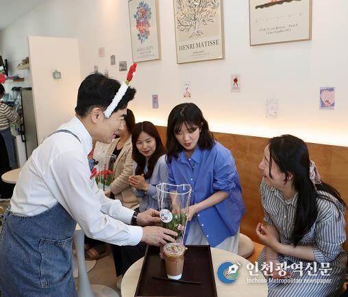 일일카페 및 스승의날 기념식 사진