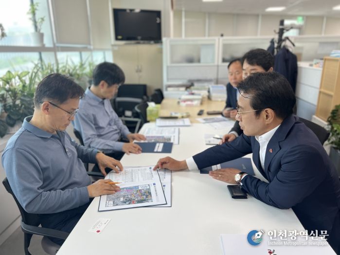 최경식 남원시장, 국비확보를 위한 전방위 행보-좌) 행정안전부 강성희 재난경감과장, 우) 남원시장