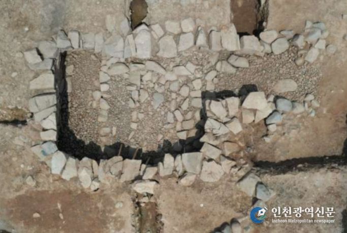 쪽샘지구 K91호 돌방무덤 무덤방 모습(2023년 조사, 위쪽이 북동쪽)