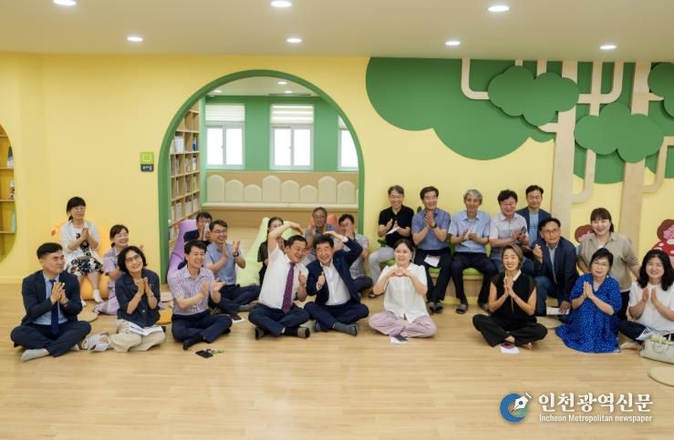 증평군 돌봄나눔플러스센터에서 우관문 교육장 등 교육청 관계자와 이재영 증평군수