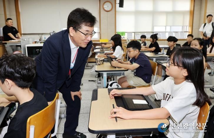 윤건영 충북교육감, 다채움 진단검사 참관 위해 서현초 방문