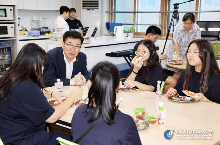 윤건영 교육감, 수요자 중심 아침 간편식 제공 2차 시범사업 학교 방문