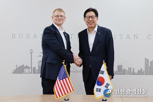 박형준 시장, 듀이 무어 주부산 미국 수석영사 접견