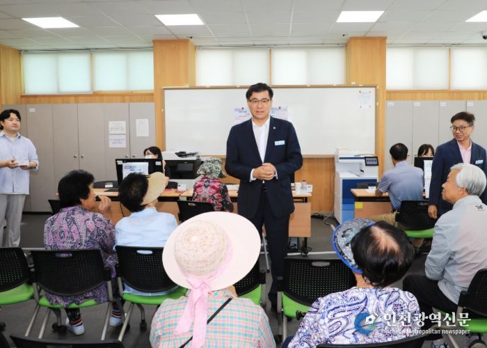 함양군 진병영 군수, 민생회복 소비쿠폰 2차 지급 첫날 현장 방문