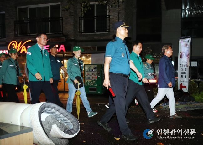 서철모 서구청장은 25일 저녁 정림동 민·관·경 합동 야간 순찰에 참여했다.