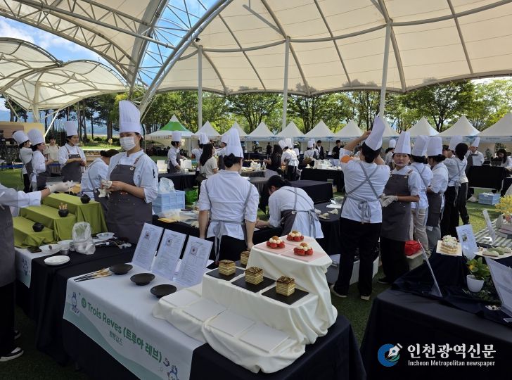 전남교육감배 제3회 학생 요리&제과제빵 경연대회가 펼쳐지고 있다.