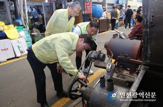 안심하고 장 보세요 이학수 정읍시장, 추석 맞이 전통시장 안전 점검