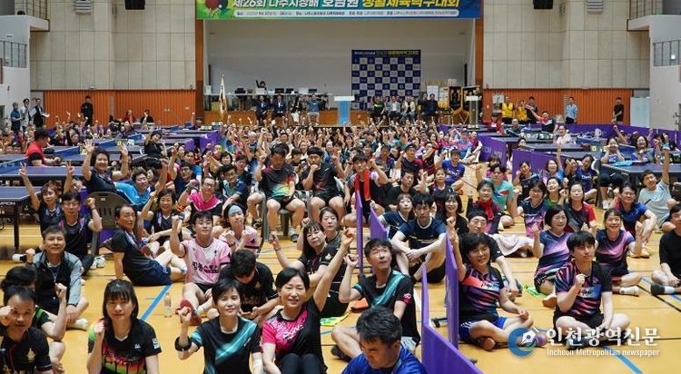 나주시가 종합스포츠파크 다목적체육관에서 ‘제26회 나주시장배 호남권 생활체육 탁구대회’를 개최했다.