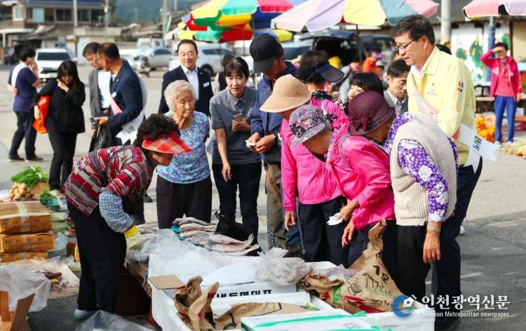 진병영 함양군수 추석 앞두고 안의전통시장서 소통의 시간 가져