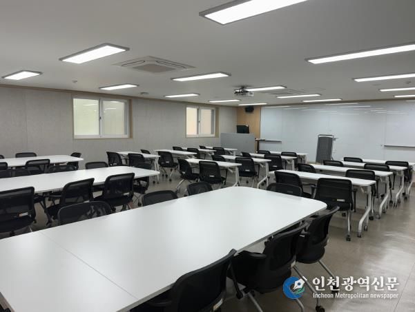 구로구 청년창업지원센터 2층 강의실 내부 모습