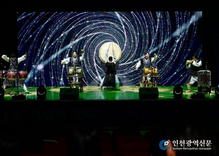 지난 9월 15일 장성아카데미 30주년 기념 공연을 맡은 '빛춤타'. 장성군 제공