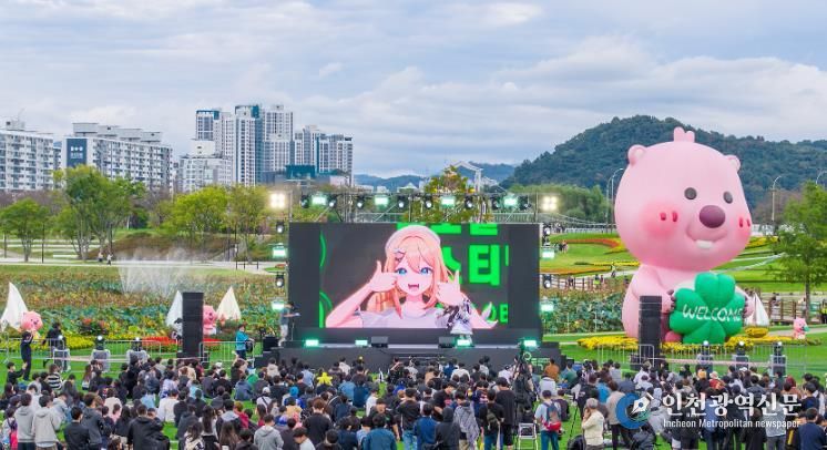 많은 관람객들이 올텐가와 결합한 일러스타 페스를 즐기고 있다