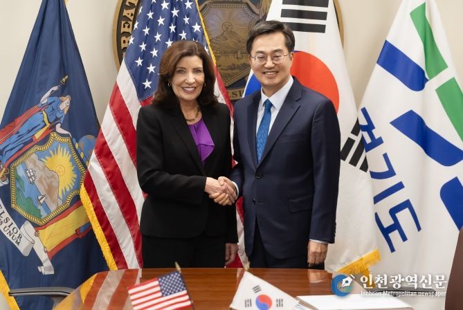 2024년 10월 미국방문시 캐시 호컬 뉴욕주지사와의 면담