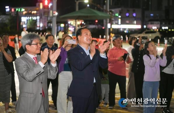 이권재 오산시장이 10월16일 신동아2차아파트 점등식에 참석한 모습