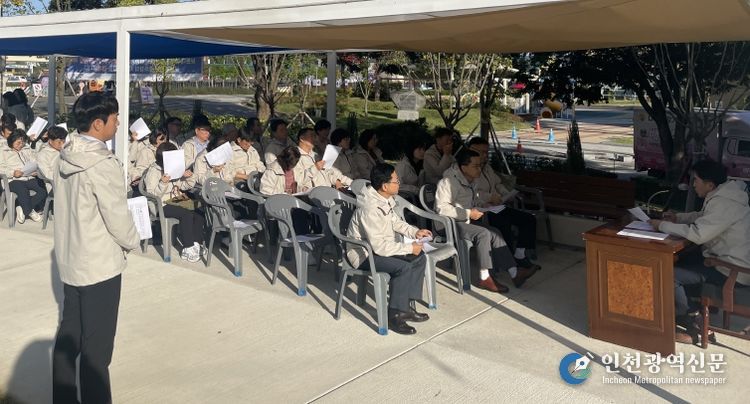 보은군, 대추축제 성공 위해 매일 아침 ‘현장 중심 간부회의’ 개최-대추축제장에서 열린 간부회의 모습