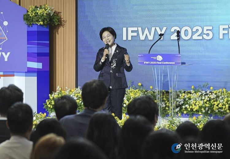 개막식에서 소감을 발표하는 김미경 은평구청장 모습