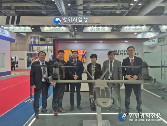 우주항공국장, BELL TEXTRON 부스 방문