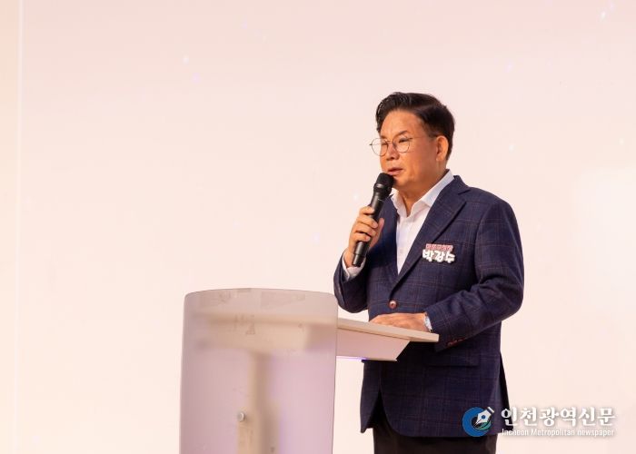 제5회 마포구 경로당 여가프로그램 발표회에서 인사말을 하는 박강수 마포구청장