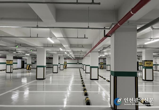 한층 밝고 쾌적해진 청파동1마을공원 공영주차장