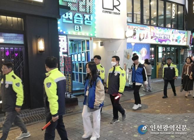 지난해 핼러윈 주간에 관악구청과 관악경찰서 관계자가 합동으로 현장 안전 관리를 추진하고 있다