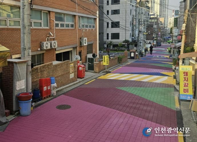 재포장된 쌍리단길 일대 도로 모습