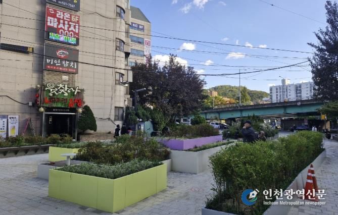 도심 속 휴게공간으로 변신한 방배쉼터 (사당역 14번 출구 앞)