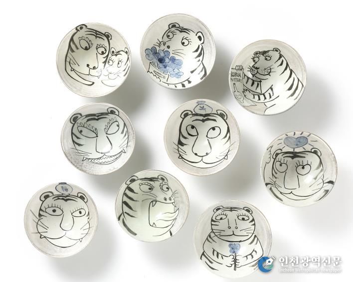 마그나갤러리 전시 참여작가 작품_허상욱, 분청 은채 호랑이 사발.