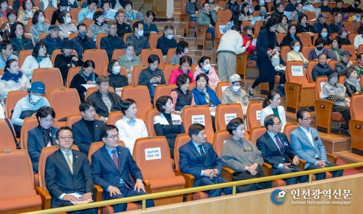 설명)‘2025년 제1차 통장 직무교육’에 참여한 강남구의회 의원들