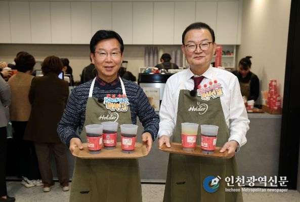 박병규 광산구청장이 27일 구청 1층 카페홀더에서 일일 명예점장 사회공헌활동을 진행했다.