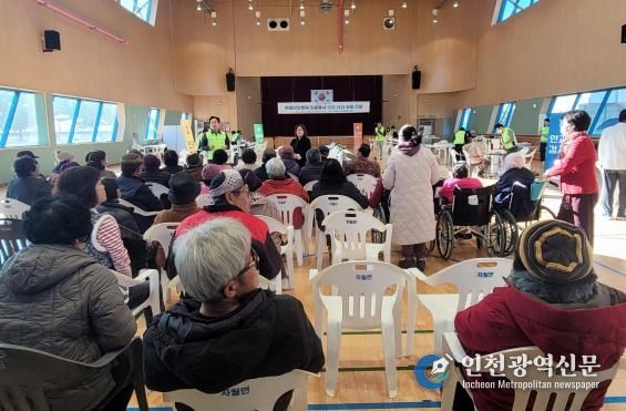 섬 주민 곁으로 찾아가는 따듯한 진료 한길안과, 자월도 찾아 무료진료 실시