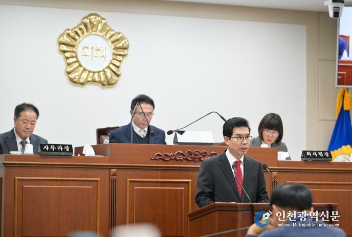 김광열 영덕군수가 영덕군의회 제318회 2차 정례회에서 시정연설을 하고 있다.