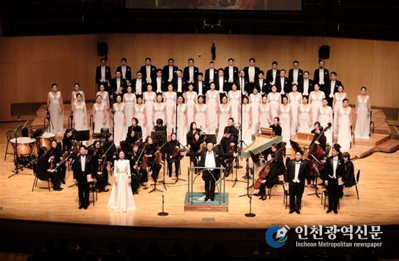 윤의중 예술감독과 인천시립합창단, <헨델 메시아> 공연