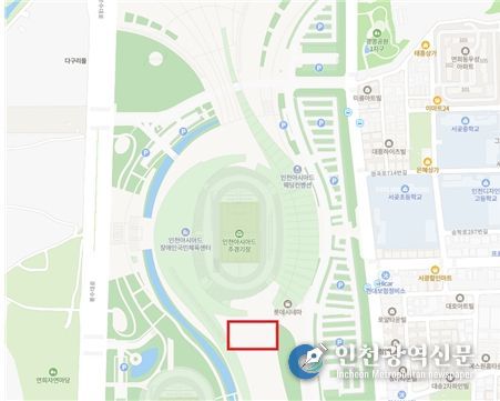인천시설공단은 인천아시아드주경기장 남측광장(적색 상자)에서 야외 스케이트장을 이달 19일부터 내년 2월 18일까지 62일간 한시적으로 운영한다.