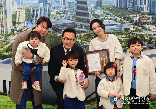 연수구, ‘2025년 저출산 극복 유공자’ 표창장 수여