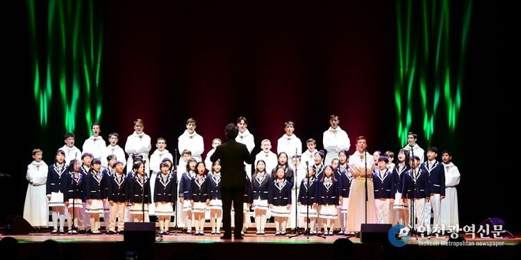 강화군, 파리나무십자가 소년합창단 초청 공연에 객석 가득 ‘성황’