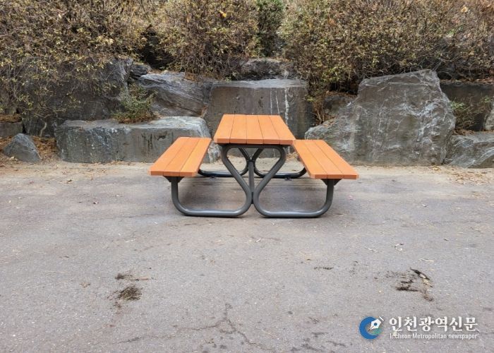 고양시 일산서구, 탄현1동 벤치 교체·피크닉 테이블 설치 완료