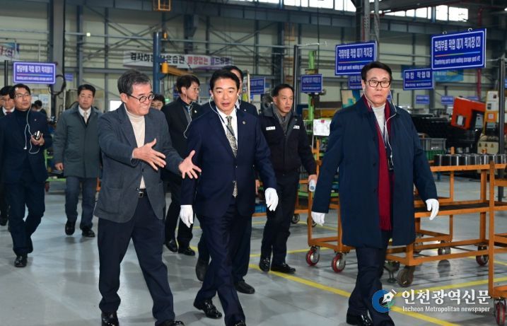 경남도의회 최학범 의장, 김해 테크노밸리산단 입주기업 격려