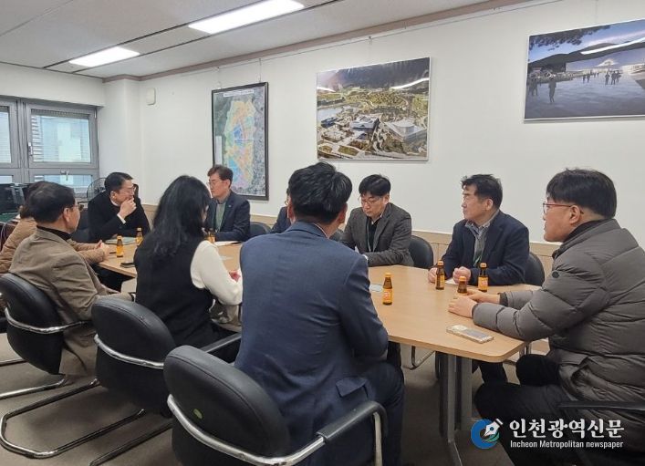 천안시는 12일 충남도와 건설·도시 분야 발전 및 현안 해결을 위한 업무협의를 진행했다.