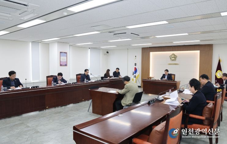 금천구의회는 27일 의회운영위원회를 열고, 제259회 임시회 일정을 확정하고 있다.