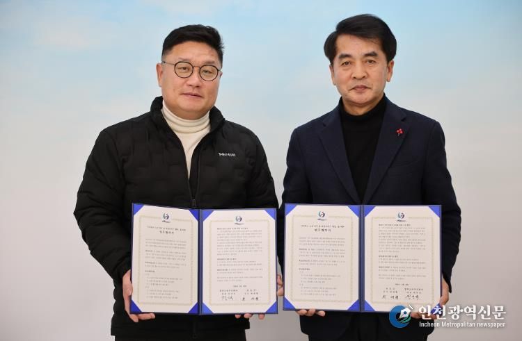 ㈜충북고속, 시외버스 노선 유지 및 교통서비스 향상 위한 업무협약 체결-전인국 대표와 최재형 군수