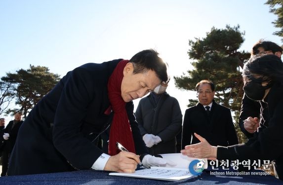 항시는 9일 민선 6·7·8기 동안 시정을 이끌어 온 이강덕 시장의 퇴임 행사를 개최했다.