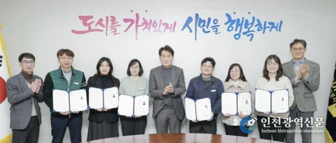 자격증을 취득한 직원들