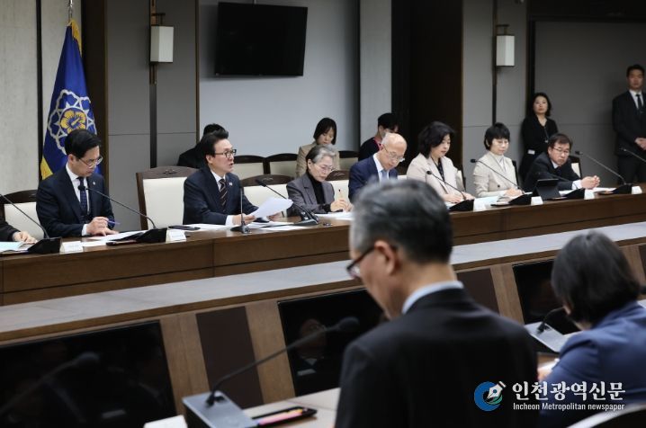 김민석 국무총리가 25일 세종 다솜로 정부세종청사에서 열린 세종특별자치시지원위원회의를 주재하고 있다.