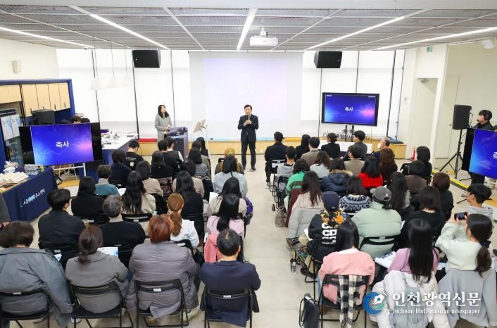 26일 서초유스센터에서 열린 ‘청소년 AI 정서지원 포럼’에서 전성수 서초구청장이 발언하고 있다.