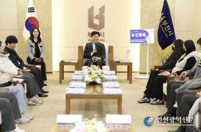 프로그램 참여자들이 소통의 시간을 보내고 있다.