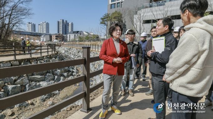 과천시, 지식정보타운 제비울천 산책로 현장점검…3월 말 조기 개방